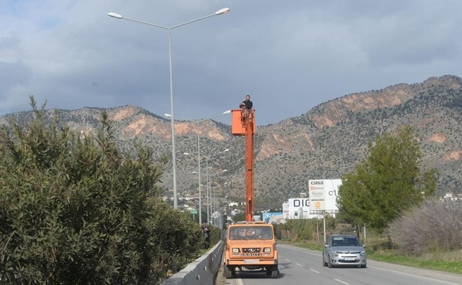 Lefkoşa-Girne anayolunda trafik tek şeritten veriliyor