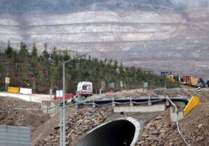 Erzincan’da kayıp işçileri arama çalışmaları sürüyor