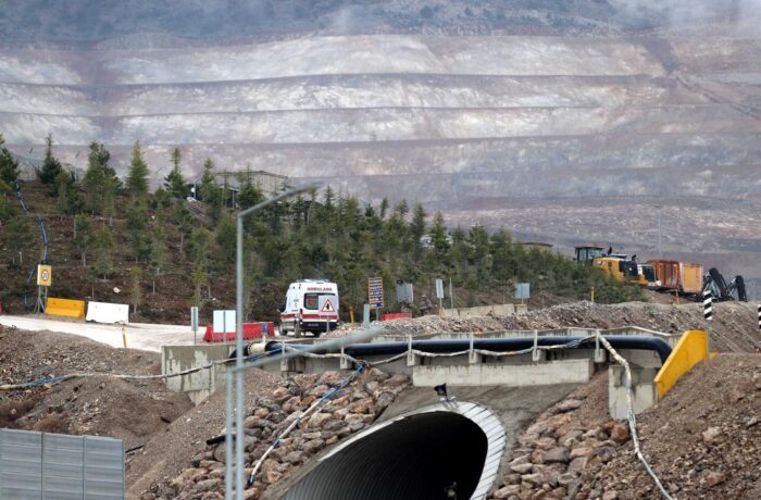 Erzincan’da kayıp işçileri arama çalışmaları sürüyor