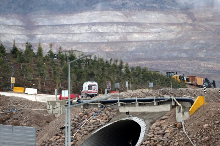 Erzincan’da kayıp işçileri arama çalışmaları sürüyor