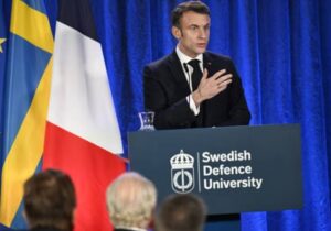 Macron: “ABD ne karar verirse versin Ukrayna’yı savunmak için hazır olmalıyız”