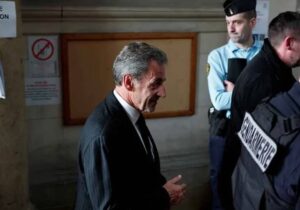 Fransa eski Cumhurbaşkanı Sarkozy, seçimde yasa dışı finansman sağlama suçundan hapis cezasına çarptırıldı