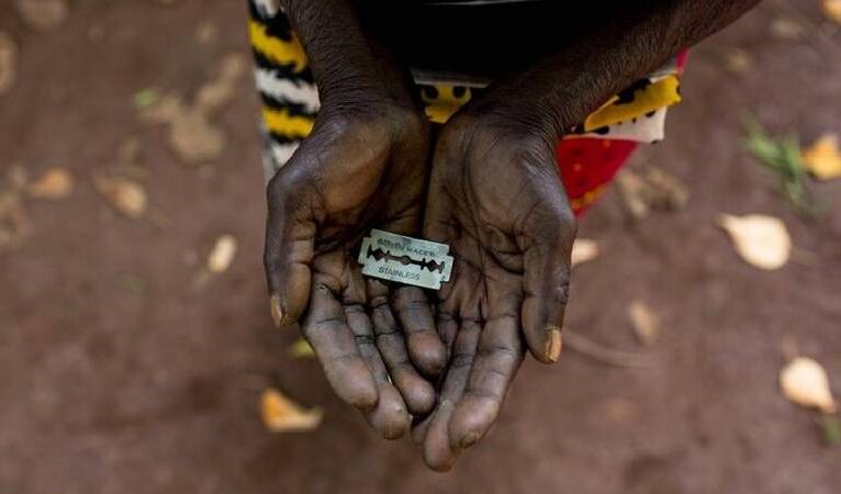 Kenya’da 3 yaşındaki İngiliz kız çocuğunu kadın sünneti için teslim eden annesine yedi yıl ceza verildi