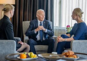 Biden, Navalni’nin eşi ve kızıyla görüştü