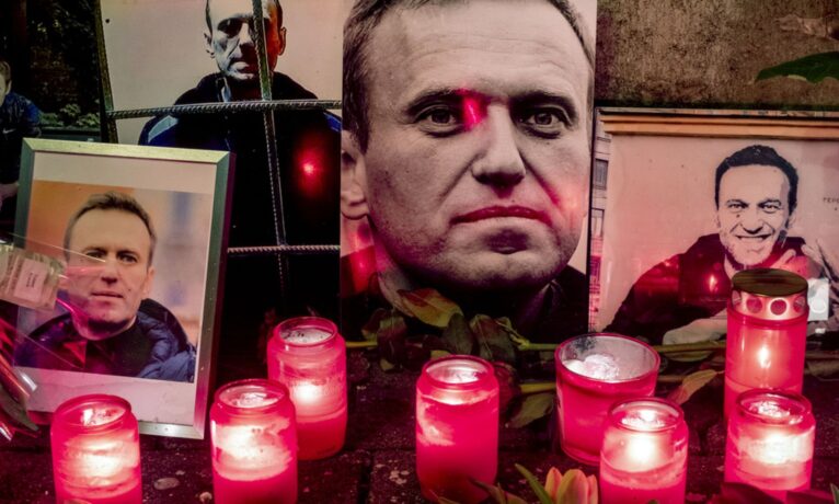 Rusya’da Navalny’yi anmak isteyen 400’den fazla kişi gözaltına alındı