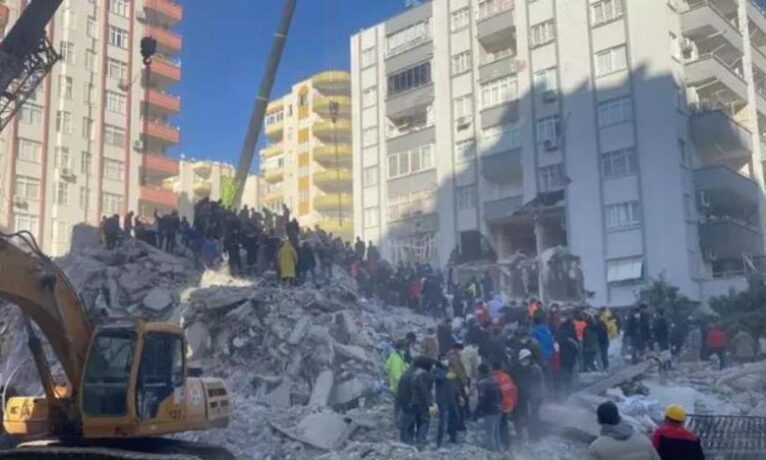 96 kişi ölmüştü: Savcılık soruşturmayı ‘olası kasttan’ yürüttü ama son anda davayı ‘bilinçli taksirden’ açtı