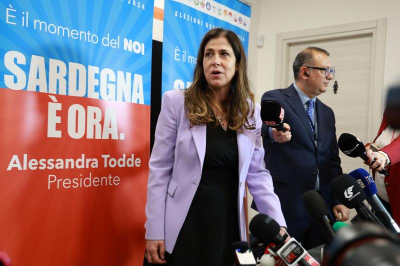 İtalya’da iktidardaki sağ koalisyon Sardinya adasındaki seçimleri kaybetti: “Gençleri coplamanın bedeli”