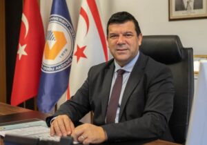 “Üniversitelerin bilim kurumu niteliğinden saparak ticari bir müesseseye dönüşmesi devlet politikasıyla ilgili”