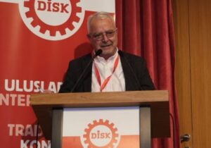 DEV-İŞ eski başkanı Hasan Felek DİSK Kongresine katıldı: “Engelleri dayanışma ile aşacağız!”