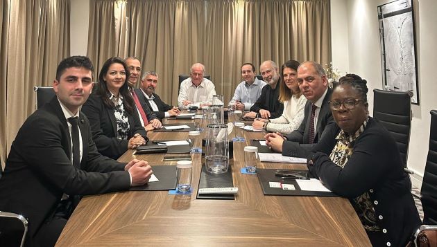 Barış ve federasyon yanlısı siyasi parti ve örgüt temsilcileri İngiliz milletvekilleri ile bir araya geldi