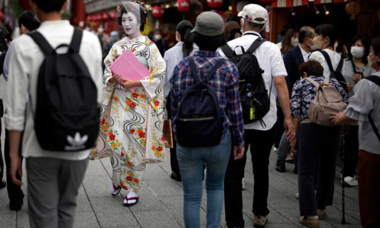 Kyoto, turistlerin geyşa bölgesine girişini yasaklıyor