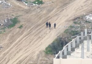 Al Jazeera: İsrail ordusu Gazze Şeridi’nde insansız hava aracıyla izlediği 4 sivili bombaladı