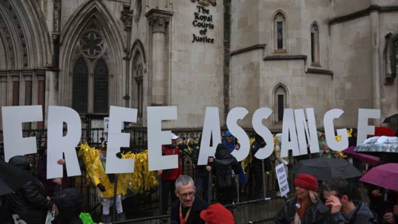 Londra Yüksek Mahkemesi, Julian Assange’a Britanya’dan sınır dışı edilmesine karşı temyize gitme izni verdi