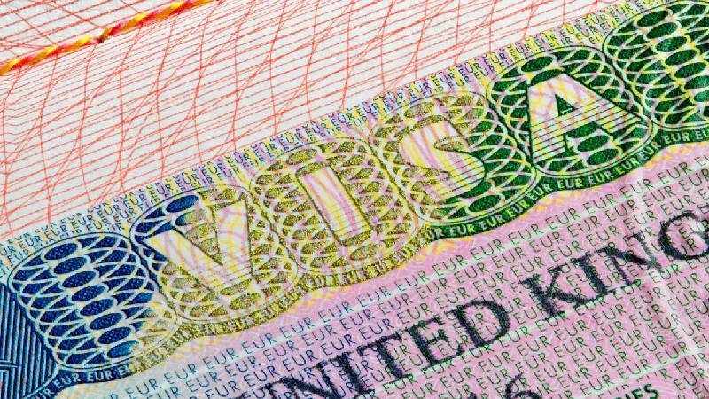 İngiltere’de 275 göçmene var olmayan bir bakımevinde çalışmak üzere vize verildi