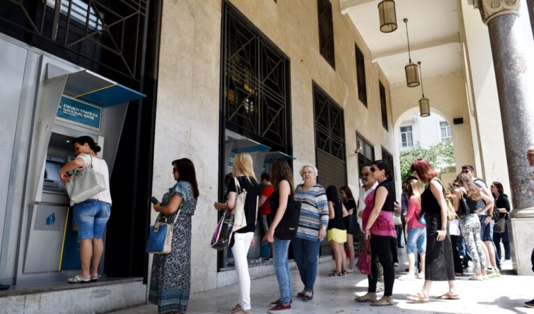 Yunanistan’da asgari ücret 830 Euro’ya yükseldi