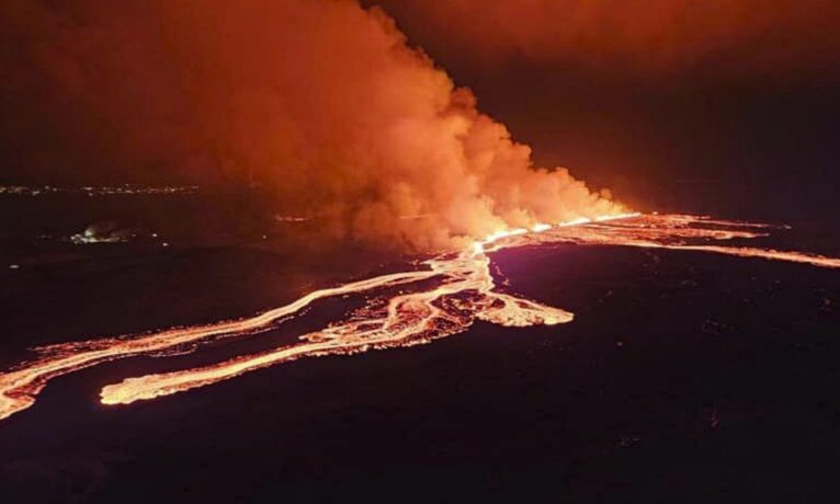 İzlanda’da son üç ayda dördüncü yanardağ patlaması