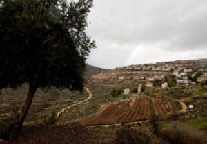İsrail, işgal altındaki Batı Şeria’da Filistinlilere ait sekiz bin dönüm araziye el koydu