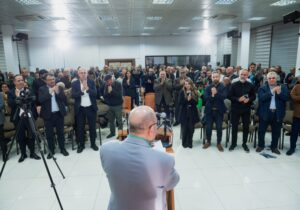 Lefkoşa’da Kızılyürek heyecanı: İnsanlar salona sığmadı, Niyazi Hoca ayakta alkışlandı