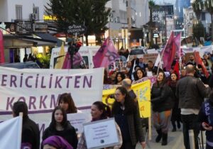 “Kadınlar olarak devletten ve patronlardan alacaklıyız!”