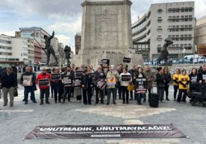 Deprem davalarında kusurlu bulunan kamu personellerinin yargılanması talebiyle eylem yapıldı