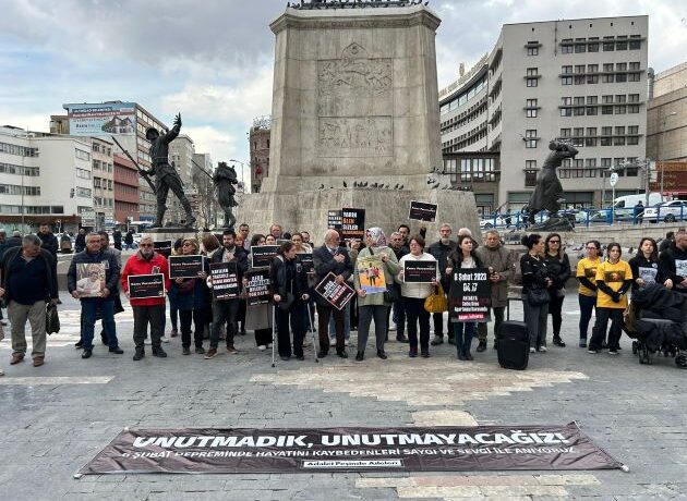 Deprem davalarında kusurlu bulunan kamu personellerinin yargılanması talebiyle eylem yapıldı