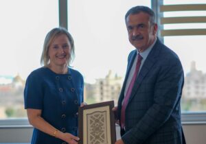 ABD’nin Kıbrıs Büyükelçisi Julie D. Fisher Mağusa Belediye Başkanı Süleyman Uluçay’ı ziyaret etti