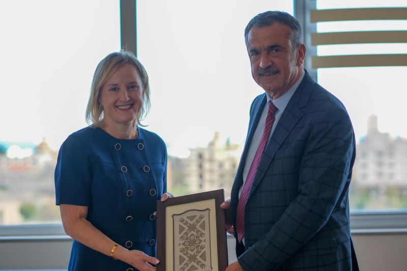 ABD’nin Kıbrıs Büyükelçisi Julie D. Fisher Mağusa Belediye Başkanı Süleyman Uluçay’ı ziyaret etti