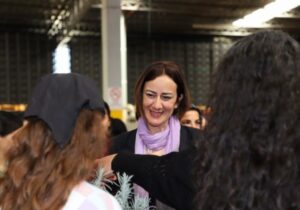 “Başınız sıkışırsa bilin ki kız kardeşleriniz burada”