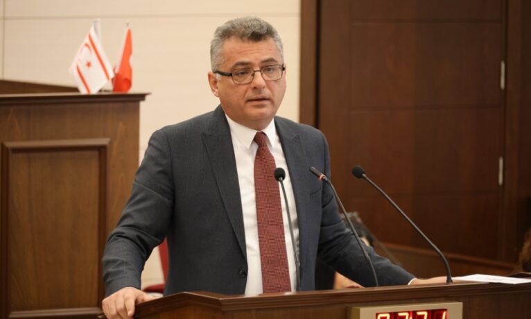 Erhürman: “Tatar’ın bir söylediği diğer söylediğini tutmuyor”