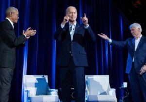 Biden, Obama ve Clinton’a soykırım protestosu: Konuşmaları defalarca kesildi