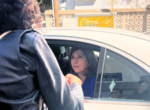 Holguin’e barış mektubu: “İrade halktadır, sarayda değil”
