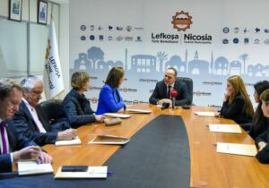 Harmancı ile Holguin Lefkoşa Türk Belediyesi’nde binasında bir araya geldi