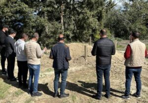 Esentepe’de sahile vuran bedenler toprağa verildi: Belediye başkanı tarihe not düştü