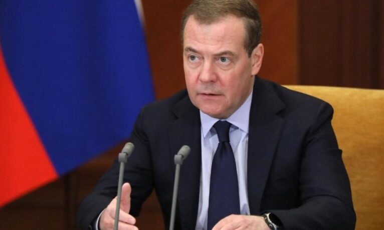 Medvedev: “Almanya Rusya ile savaşa hazırlanıyor”