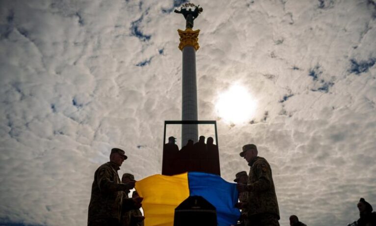 Washington Post: “Ukrayna köşeye sıkıştı, Zelenski’nin seçenekleri azalıyor”