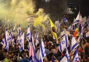 Netanyahu protestosu: Binlerce kişi erken seçim çağrısında bulundu