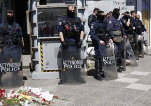 Yunanistan I “Polis arabası taksi değil” denilen kadın, karakolun 50 metre ötesinde eski sevgilisi tarafından öldürüldü