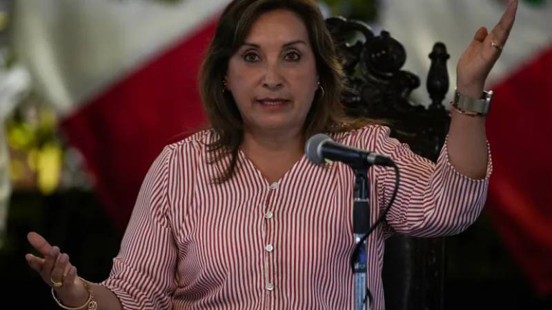 Lüks saatlerini mal varlığı olarak beyan etmediği için yolsuzlukla suçlanan Peru Devlet Başkanı Boluarte, görevden alınmayacak