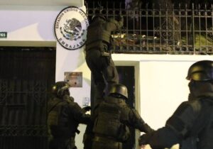 Ekvador polisi, Meksika Büyükelçiliği’ne baskın yaptı; Meksika, Ekvador’la diplomatik ilişkileri askıya aldı