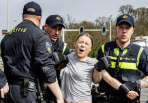 Greta Thunberg Hollanda’da iklim protestosunda tutuklandı