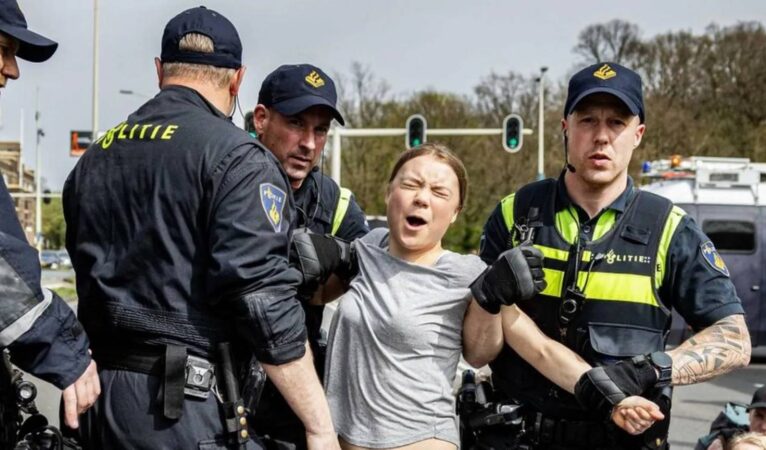 Greta Thunberg Hollanda’da iklim protestosunda tutuklandı