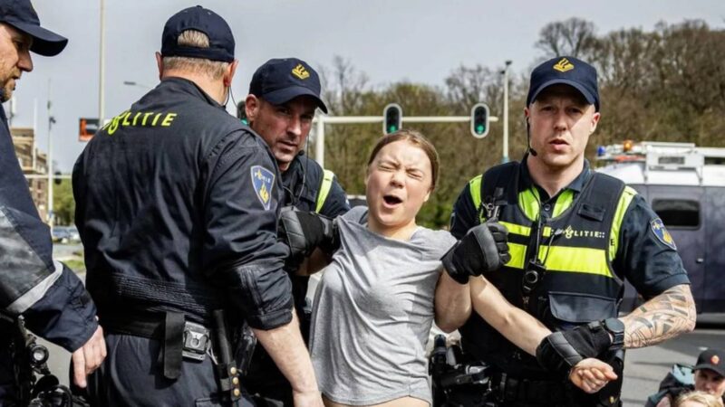 Greta Thunberg Hollanda’da iklim protestosunda tutuklandı