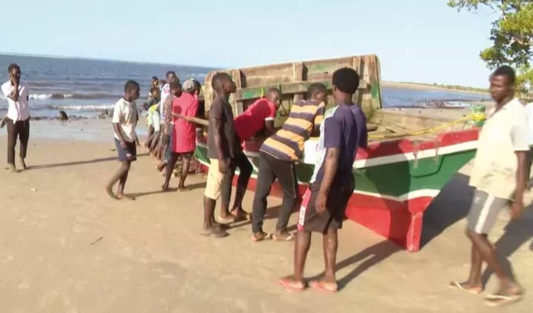 Kolera salgınından kaçıyorlardı; Mozambik’te kapasitesinin üzerinde yolcu alan gemi battı, 97 kişi hayatını kaybetti