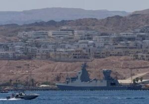 Husiler, Aden Körfezi’nde bir İsrail gemisini vurduklarını bildirdi