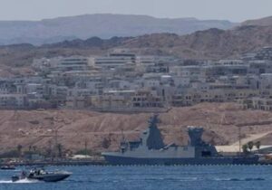 Husiler, Aden Körfezi’nde bir İsrail gemisini vurduklarını bildirdi