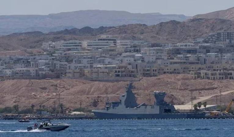 Husiler, Aden Körfezi’nde bir İsrail gemisini vurduklarını bildirdi