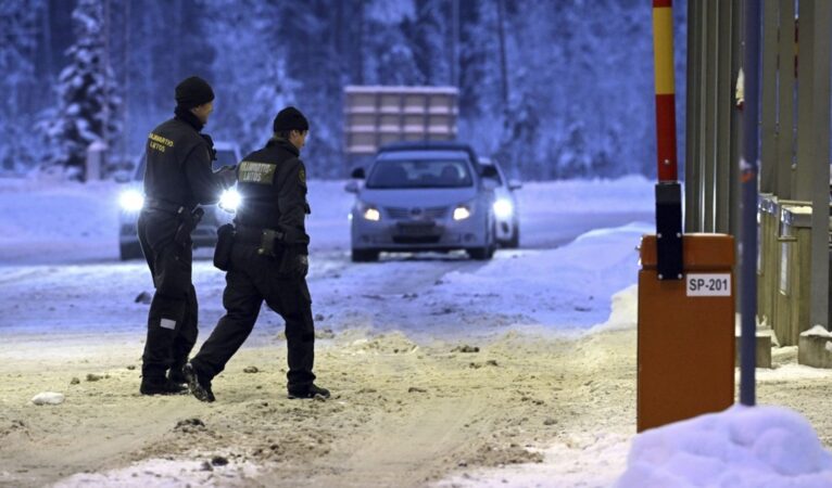 Finlandiya, Rusya sınırındaki geçiş noktalarını süresiz kapattı