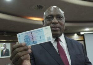 Yüksek enflasyonla boğuşan Zimbabve altın ve dövize endeksli yeni para birimini tanıttı