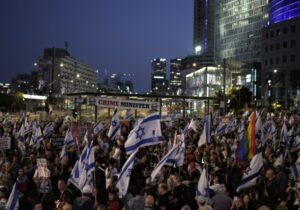 İsrail’de binlerce kişi Netanyahu hükümetini protesto etti: “Crime Minister”