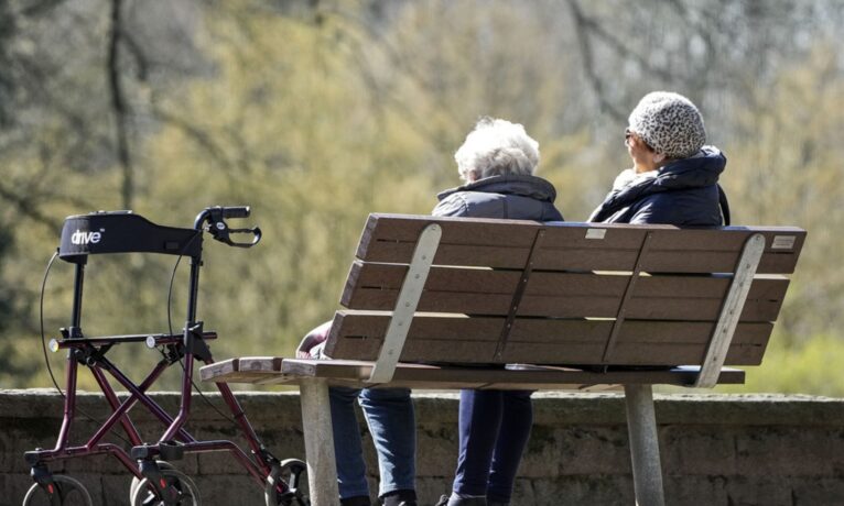 Almanya’da hükümet emekli maaşlarına enflasyonun iki katı zam yaptı